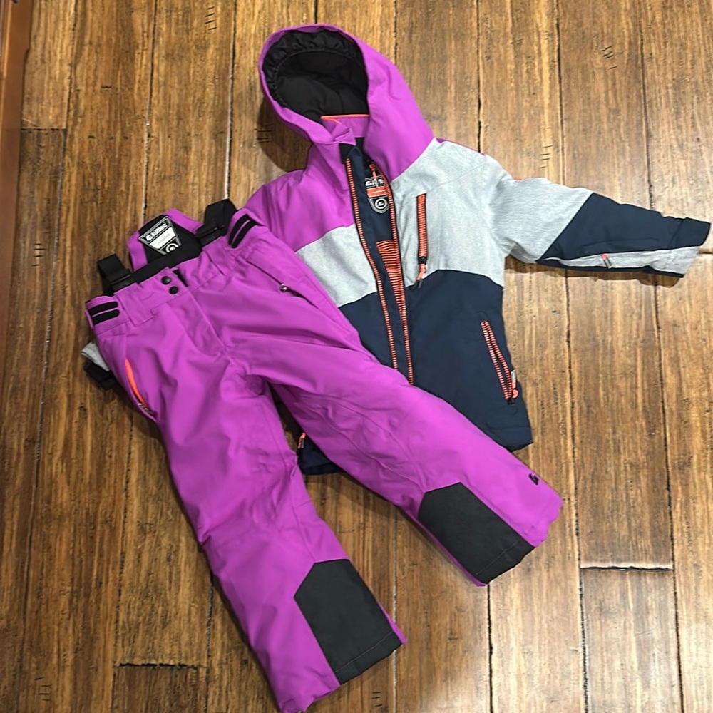 Ski jacket and matching bibs